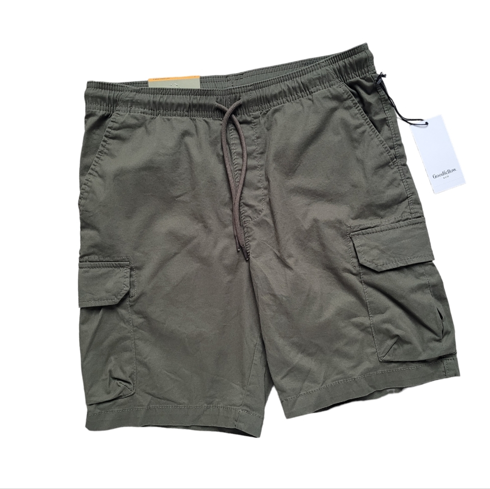 Olive Green Men's 8" Everyday Relaxed Fit Cargo Pockets Shorts - Goodfellow & Co